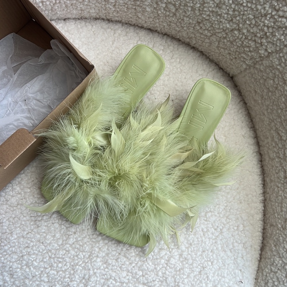 Mango Feather kitten heel
